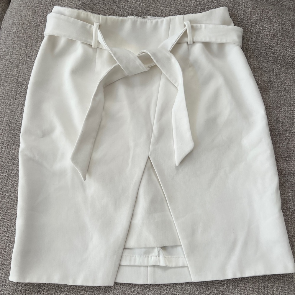 White House black market size 4 skirt